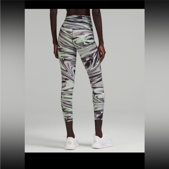 🆕 lululemon Base Pace HR Tight 25” - Picture 2 of 4